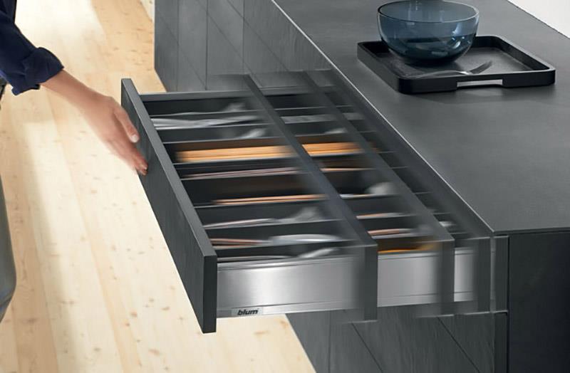 Standard Drawers with TIP-ON BLUMOTION